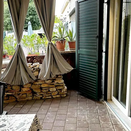 Kula Pergola * Split